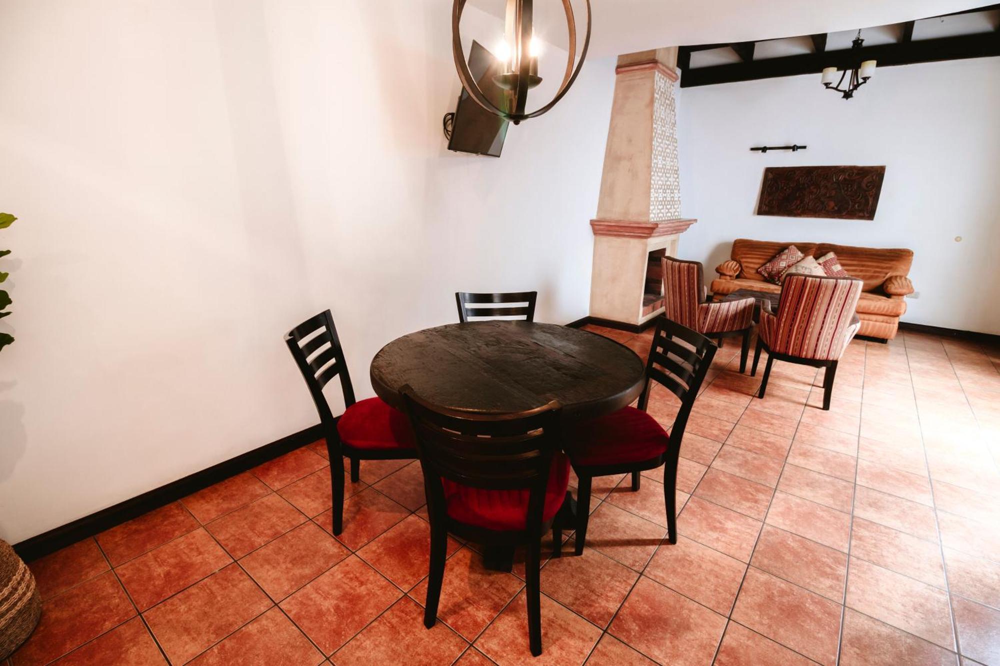 All Suite El Marques De Antigua Екстериор снимка